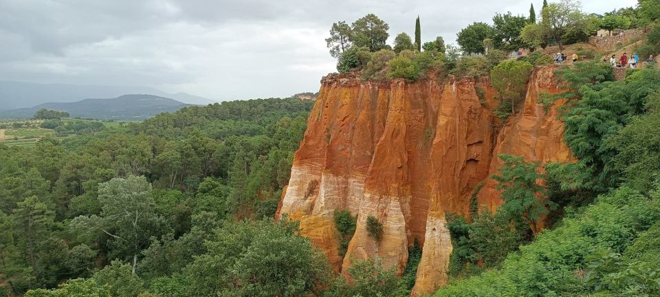 From Aix-en-Provence: Luberon Perched Villages Guided Tour - Tour Inclusions