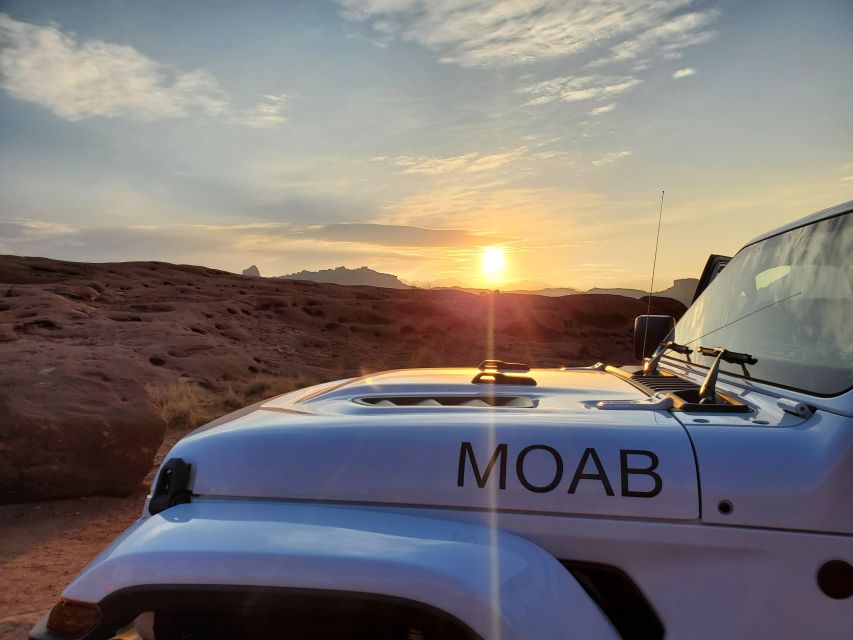 Morning Canyonlands Island in the Sky 4x4 Tour - Language and Accessibility