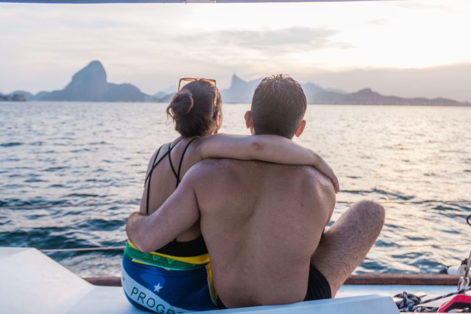 Rio De Janeiro: Unforgettable Sunset Boat Tour - Inclusions and Amenities