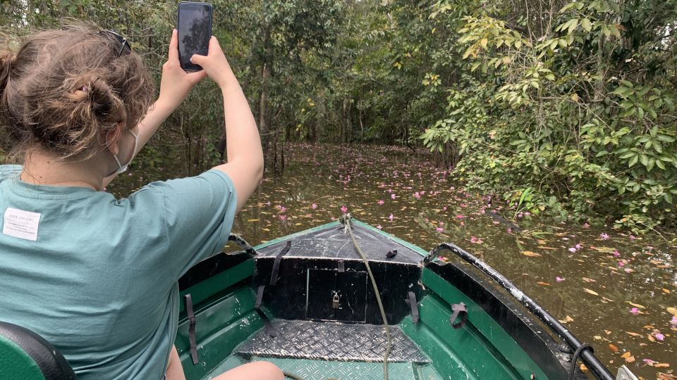 Amazonas: Boat Ride With a Local Amazonian - Common questions