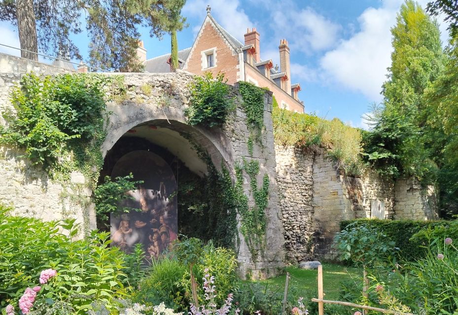 Clos Lucé: Da Vincis Castle Private Guided Tour With Ticket - Common questions