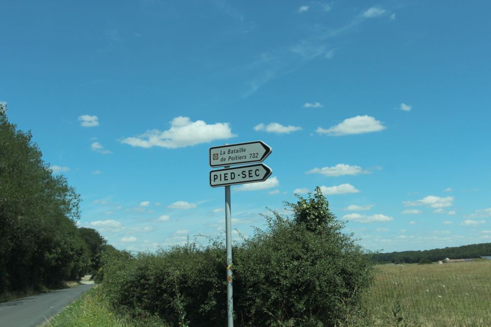 Guided Tour of the Battlefield of 732 + Poitierss Center - Languages Offered