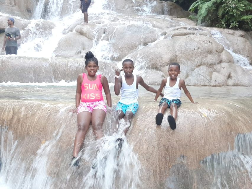 Horseback Ride, Blue Hole, Dunns River and Tubing Tour - Common questions