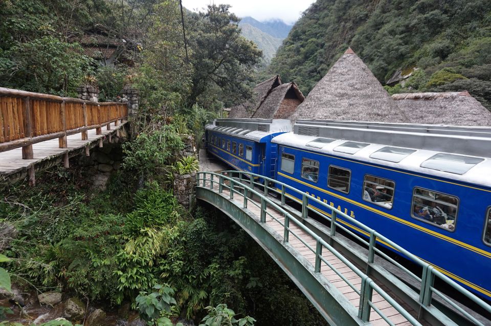 Ollantayambo: Vistadome Round-trip Train to Aguas Calientes - Common questions