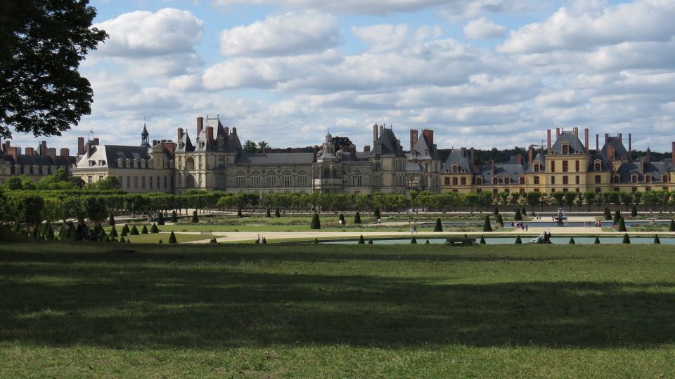 Private Tour to Chateaux of Fontainebleau From Paris - Common questions