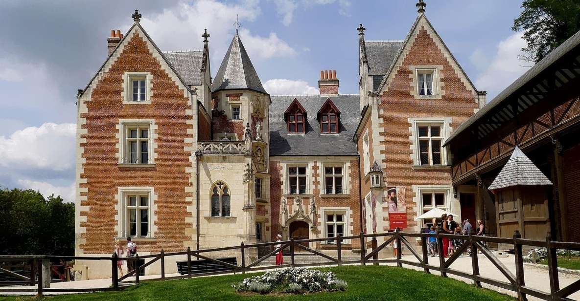 Clos Lucé: Da Vincis Castle Private Guided Tour With Ticket - Important Information