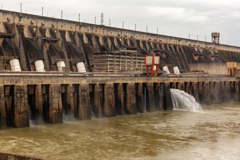 Foz Do Iguaçu: Itaipu Hydroelectric Dam