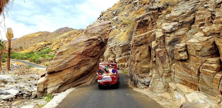 Palm Springs: Indian Canyons Hiking Tour by Jeep