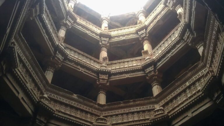 Ahmedabad: Adalaj Stepwell & Religious Tour With Transfer