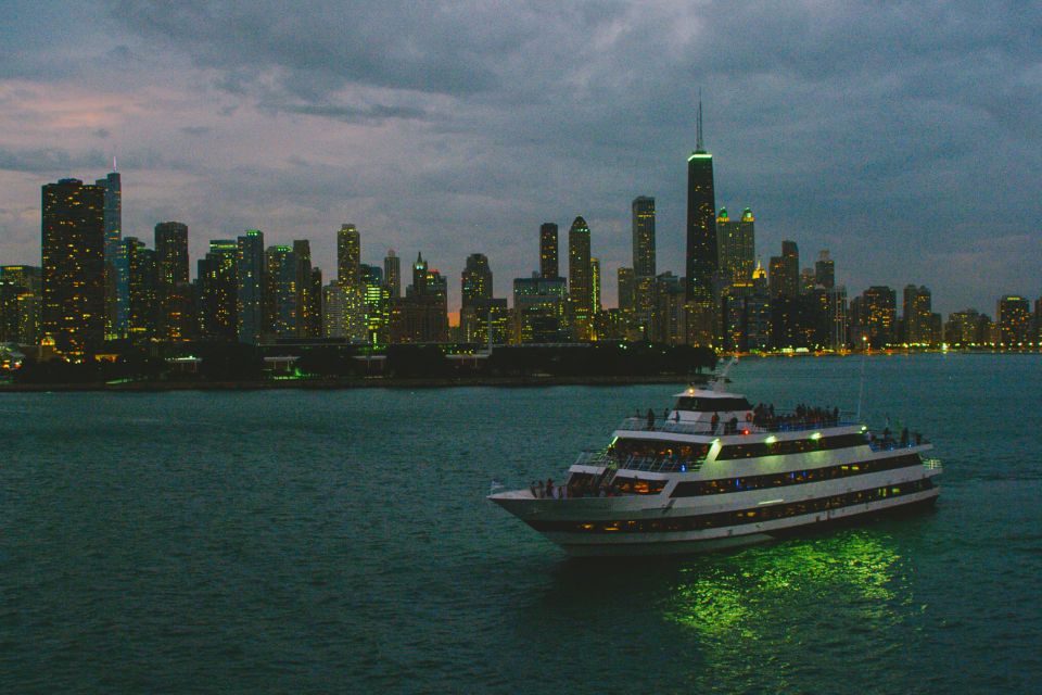 Chicago: Christmas Eve Gourmet Dinner Cruise Lake Michigan - Key Points