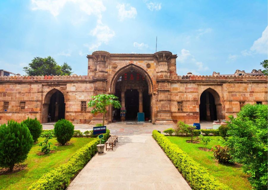 Explore the Best of Ahmedabad by Car (Guided Full Day Tour) - Full Description and Experience