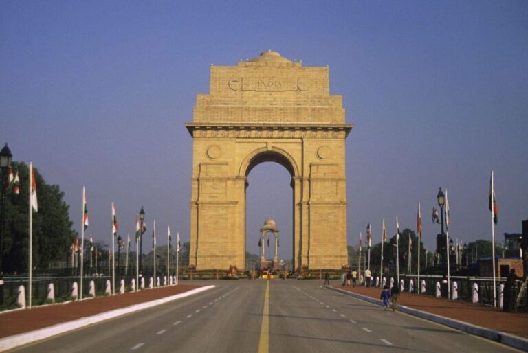 From Delhi: Private Tour of Delhi & Agra Overnight By Train