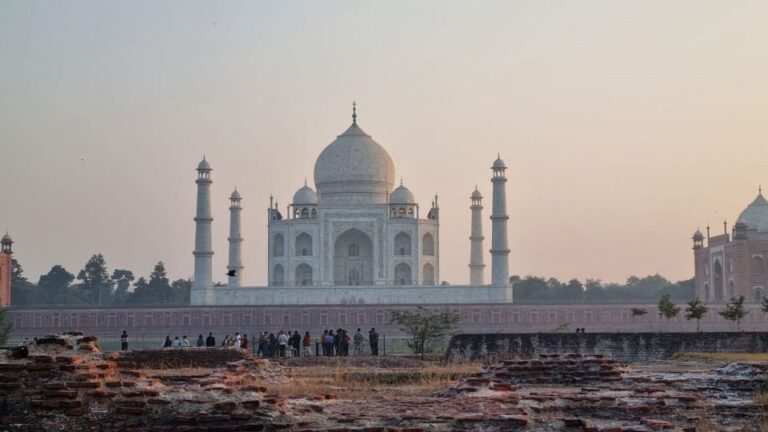 From Delhi: Taj Mahal & Agra Fort Day Trip by Gatiman Train