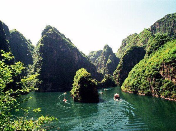 Longqingxia Gorge Cruise and Guyaju Cave Dwellings Private Day Tour - Key Points