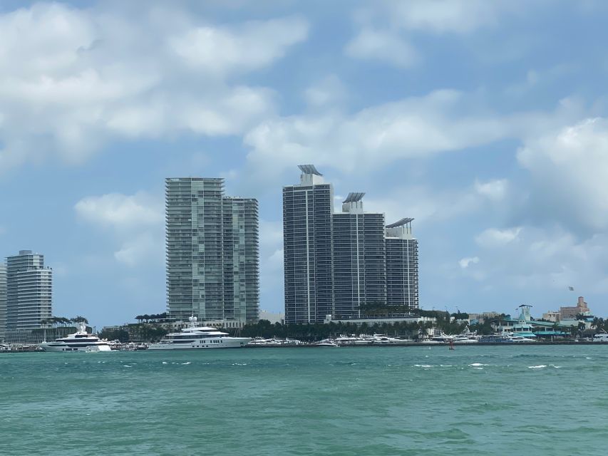 Miami: Biscayne Bay Happy Hour Cruise - Key Points