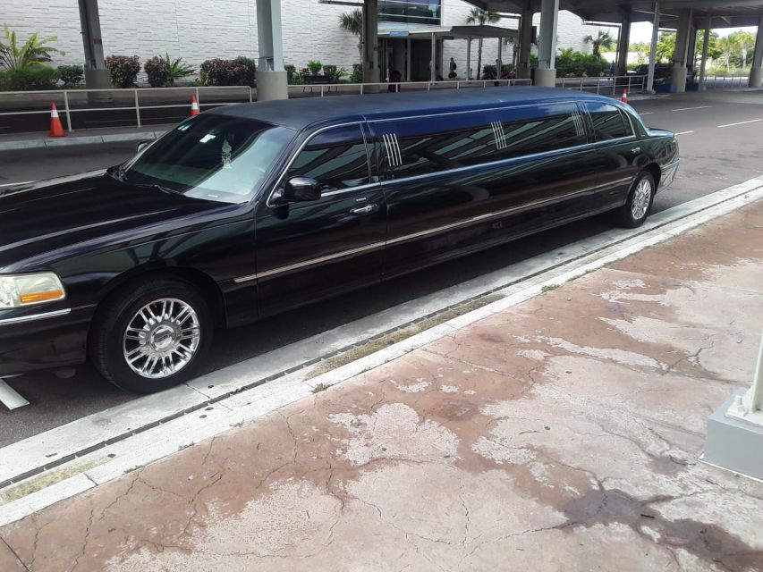 Nassau Roundtrip Transfer by Limousine to Paradise Island - Key Points