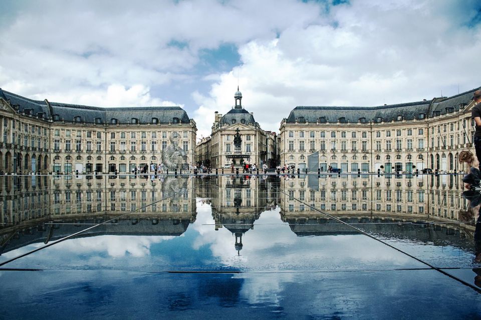 Panoramic Bordeaux Tour in a Premium Vehicule With a Guide - Key Points