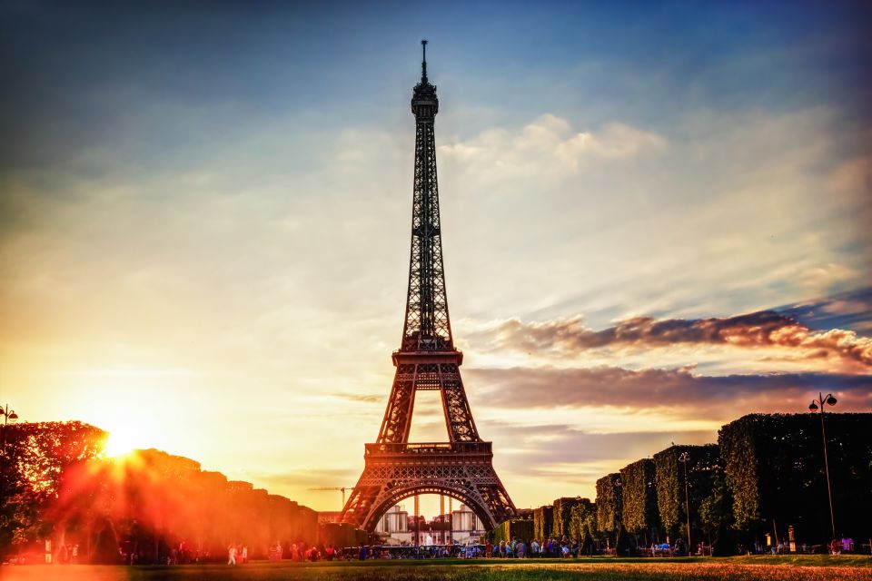 Paris: Evening Sightseeing Tour and Moulin Rouge Show - Important Information