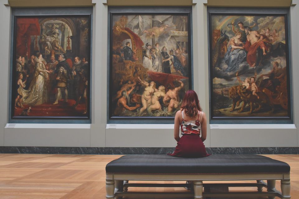 Paris: Louvre Masterpieces Tour With Pre-Reserved Tickets - Key Points