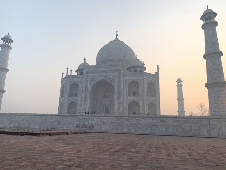 Private Over Night Tour of Agra With Tajmahal Sunrise