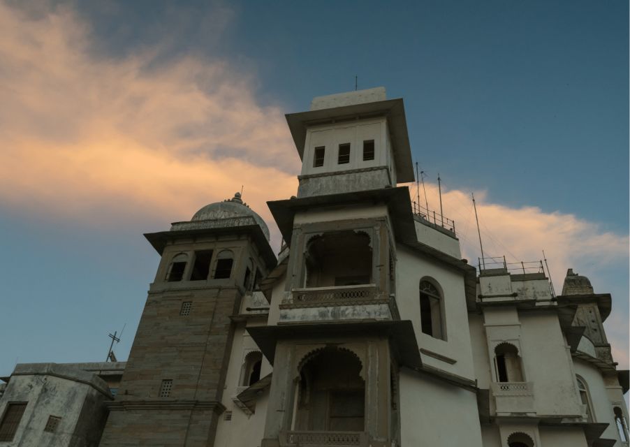 Royal Trails of Udaipur (Guided Half Day City Tour) - Tour Details