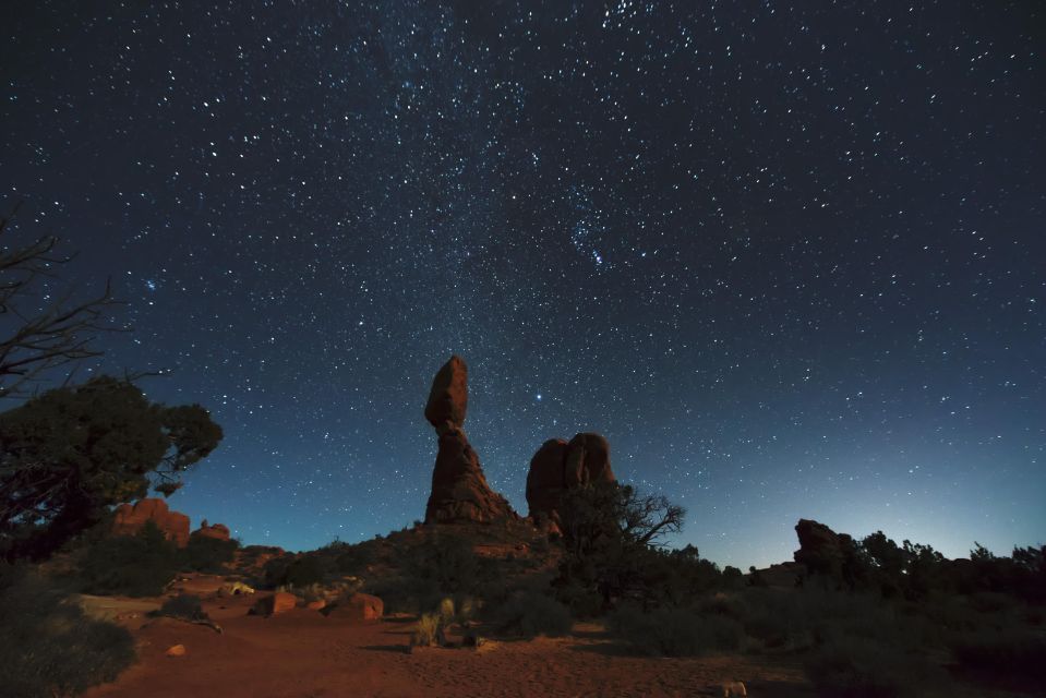 The Windows in Arches: Guided Astro-Photo & Stargazing Hike - Key Points