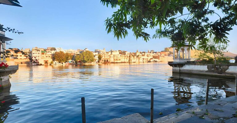 Udaipur Full Day City Tour With Boat Ride and Lunch