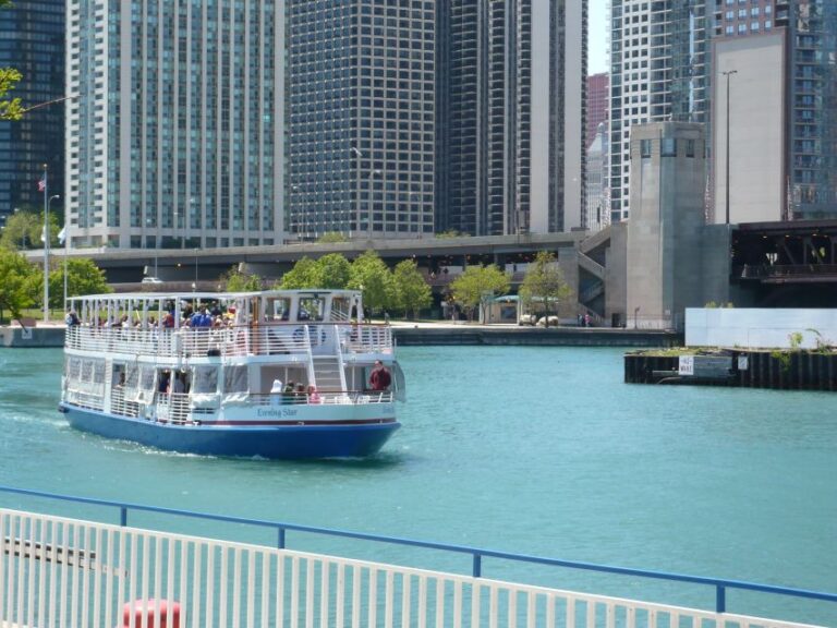Chicago: City Minibus Tour With Optional Architecture Cruise