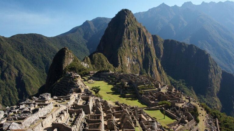 Excursion to the Sacred Valley and Machu Picchu 2 Days/1Nigh