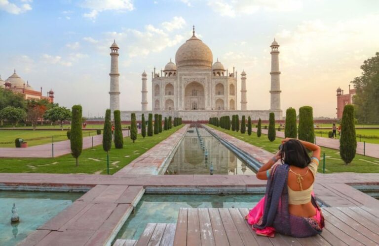 From Delhi : Overnight Agra Tour With Hotels , Lunch ,