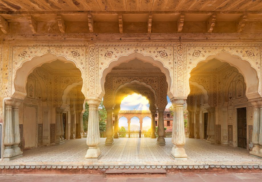 Jaipur Amer Fort, Jal Mahal & Stepwell Private Half-Day Tour