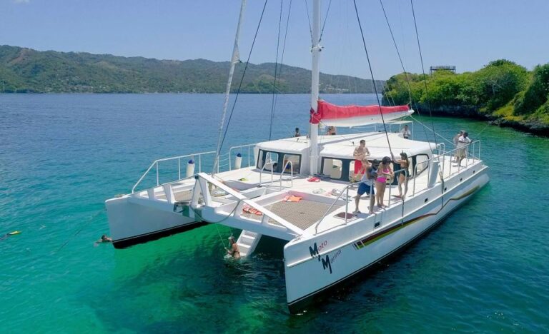 Samaná: Catamaran Boat Tour With Snorkeling and Lunch