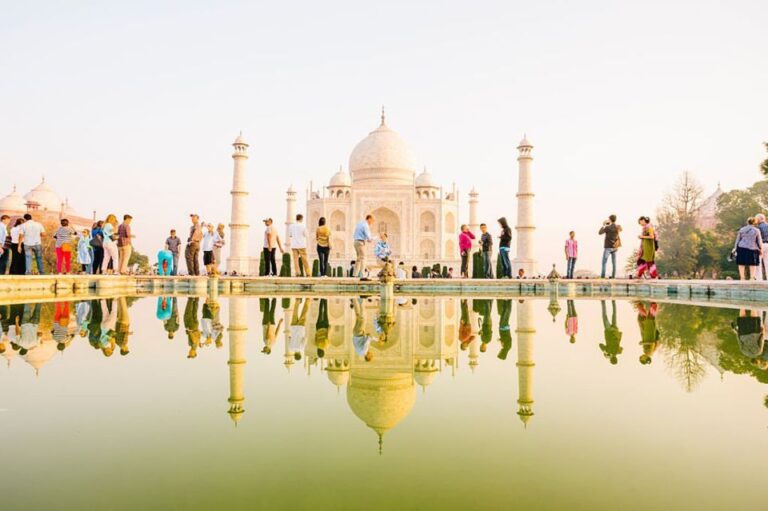 Skip-The-Line Taj Mahal Private Guided Tour