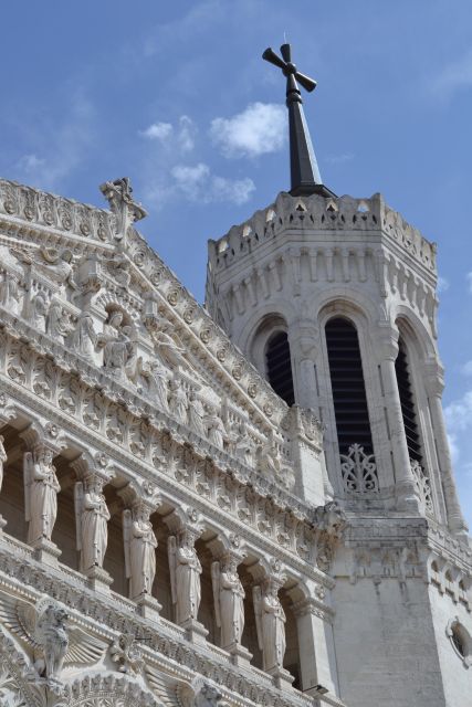 Lyon: Old Town and Fourviere Hill Walking Tour - Language and Cancellation Policy