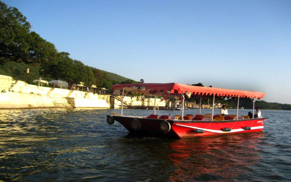 Udaipur Full-Day Private Tour With Boat Ride and Lunch - Includes