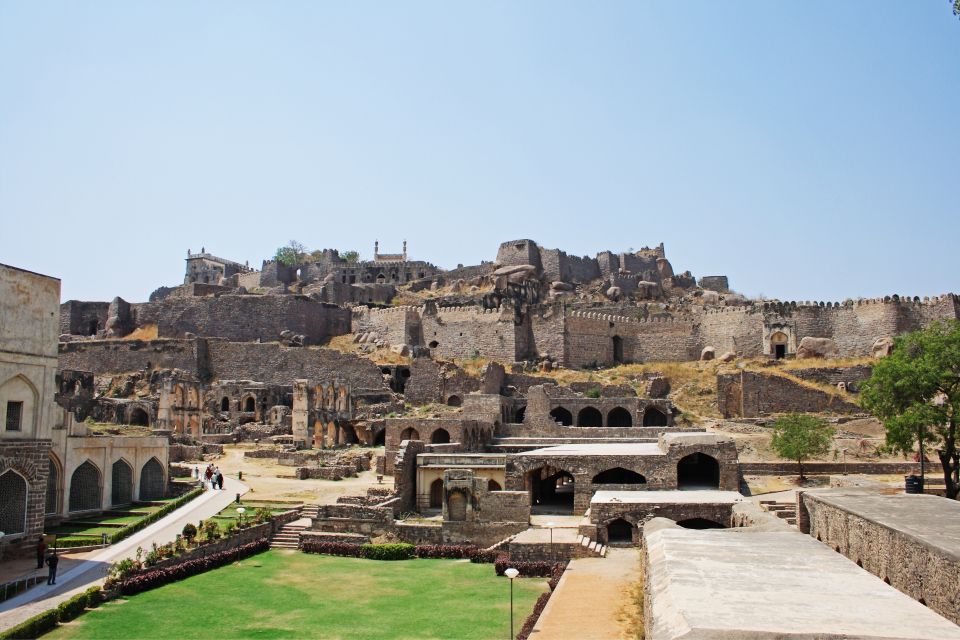 6-Hours Golconda Fort & Qutub Shahi Tombs Tour With Transfer - Tour Experience
