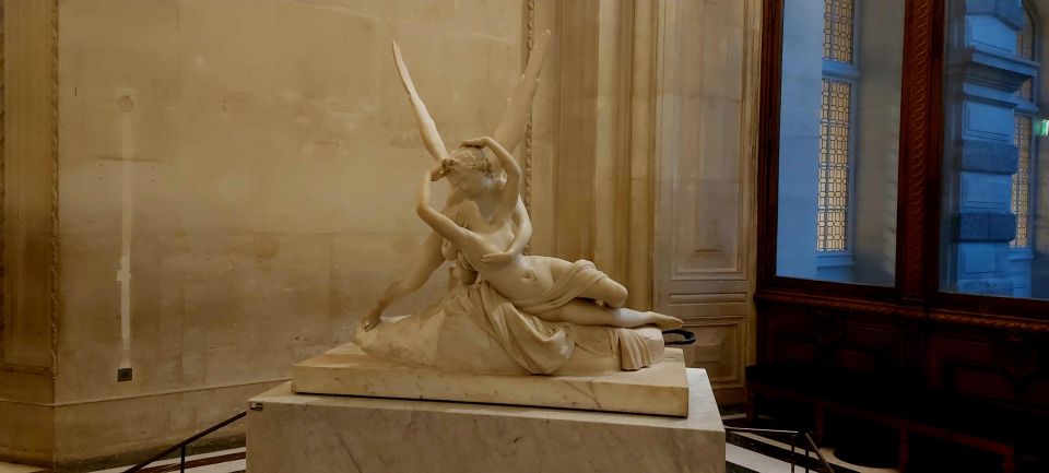Paris: Louvre Museum Guided Tour of Famous Masterpieces - Experience