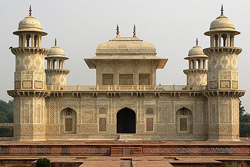 Agra: Private Sunrise Taj Mahal Tour With Guide & Transfer - Itinerary
