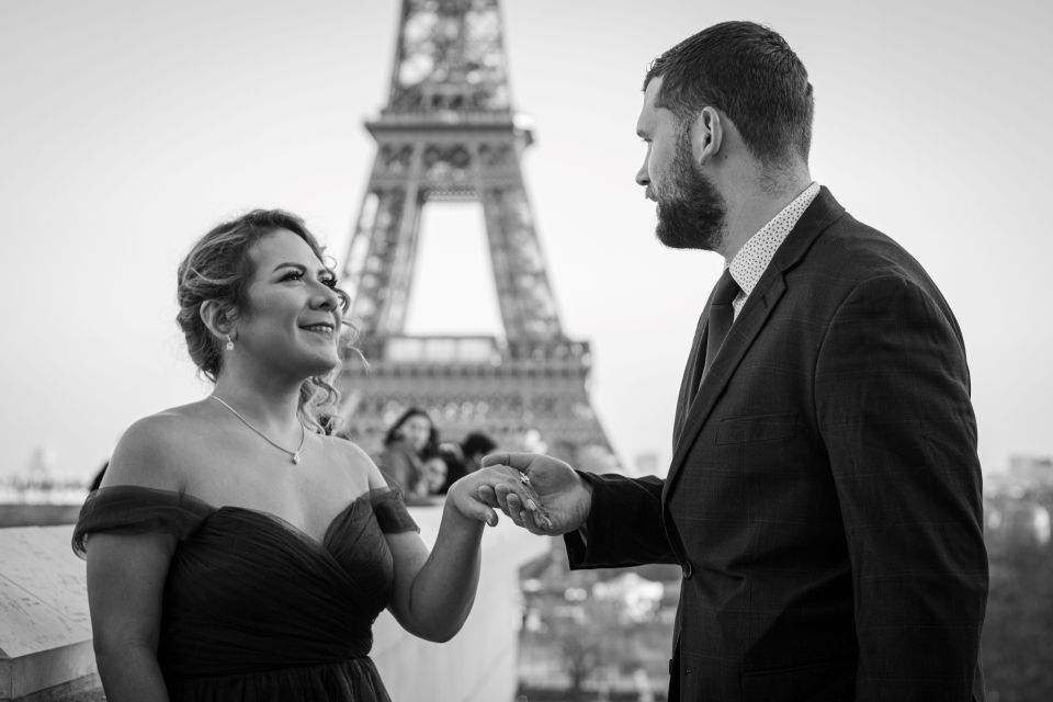 Paris: Romantic Photoshoot for Couples - Directions for Booking and Enjoyment