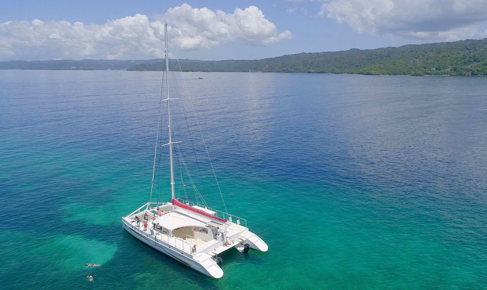 Samaná: Catamaran Boat Tour With Snorkeling and Lunch - Sum Up