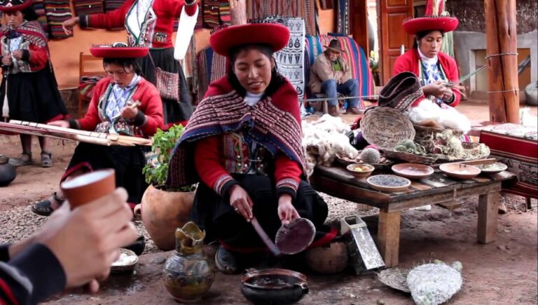 Private Tour | Sacred Valley + Maras and Machu Picchu 2 Days