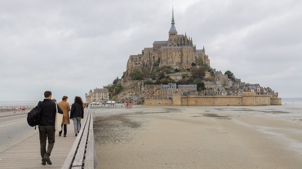 From Paris: Mont Saint-Michel Tour With Hotel Pickup Service - Tips and Recommendations