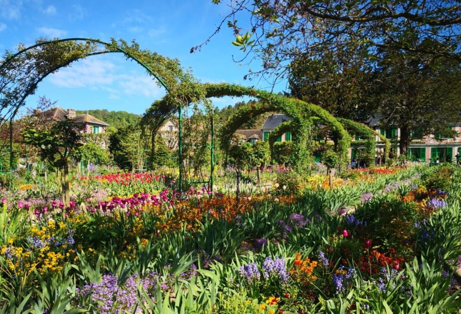 Exclusive Private Tour of Paris and Giverny Gardens