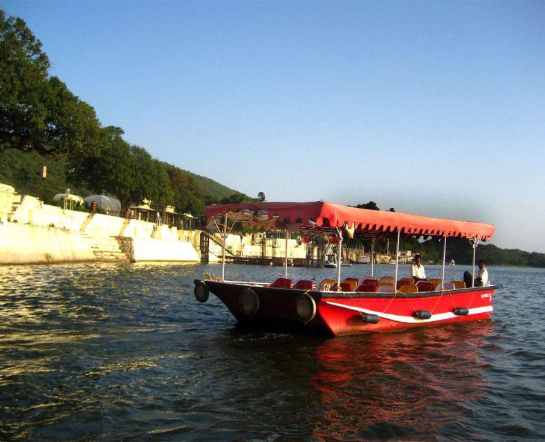 Udaipur: Evening Boat Ride With Puppet Show and Dinner - Activity Details