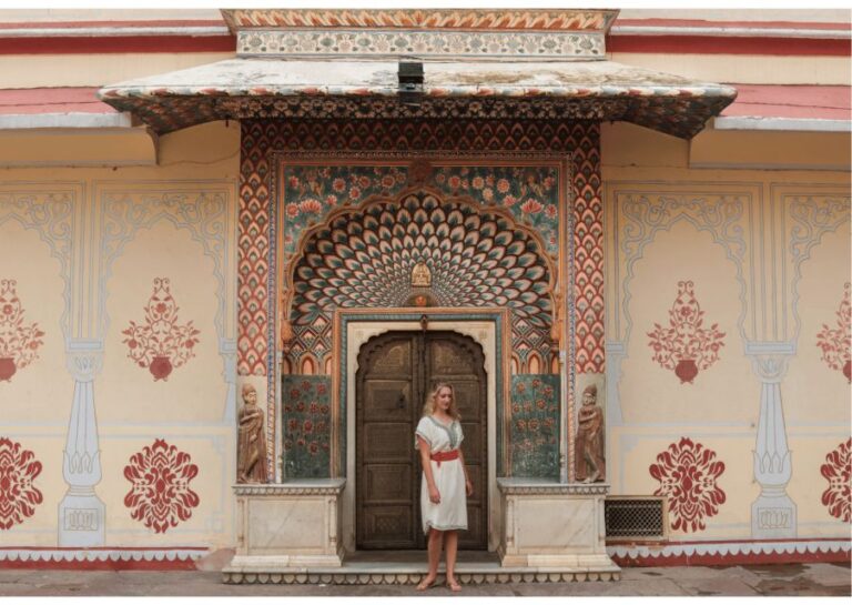 Forts & PalACes Tour of Jaipur Guided Tour With AC Car