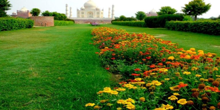 From Delhi: Luxury 2 Days Taj Mahal Tour By Car