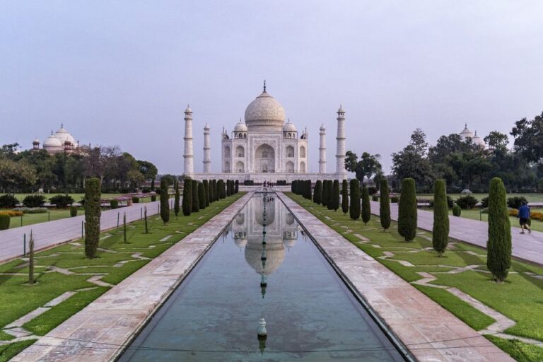 From Delhi: Sunrise Taj Mahal and Agra Fort Private Tour