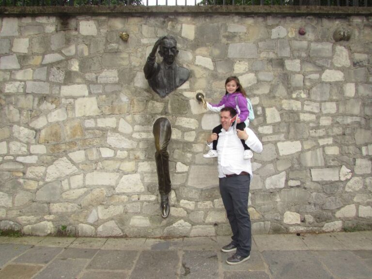 Montmartre: Private Treasure Hunt for Families and Kids