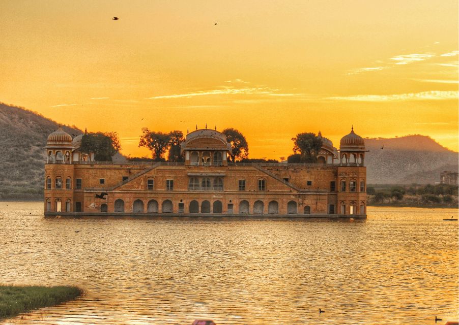 Royal Trails of Jaipur Guided Full Day Sightseeing City Tour - Additional Note