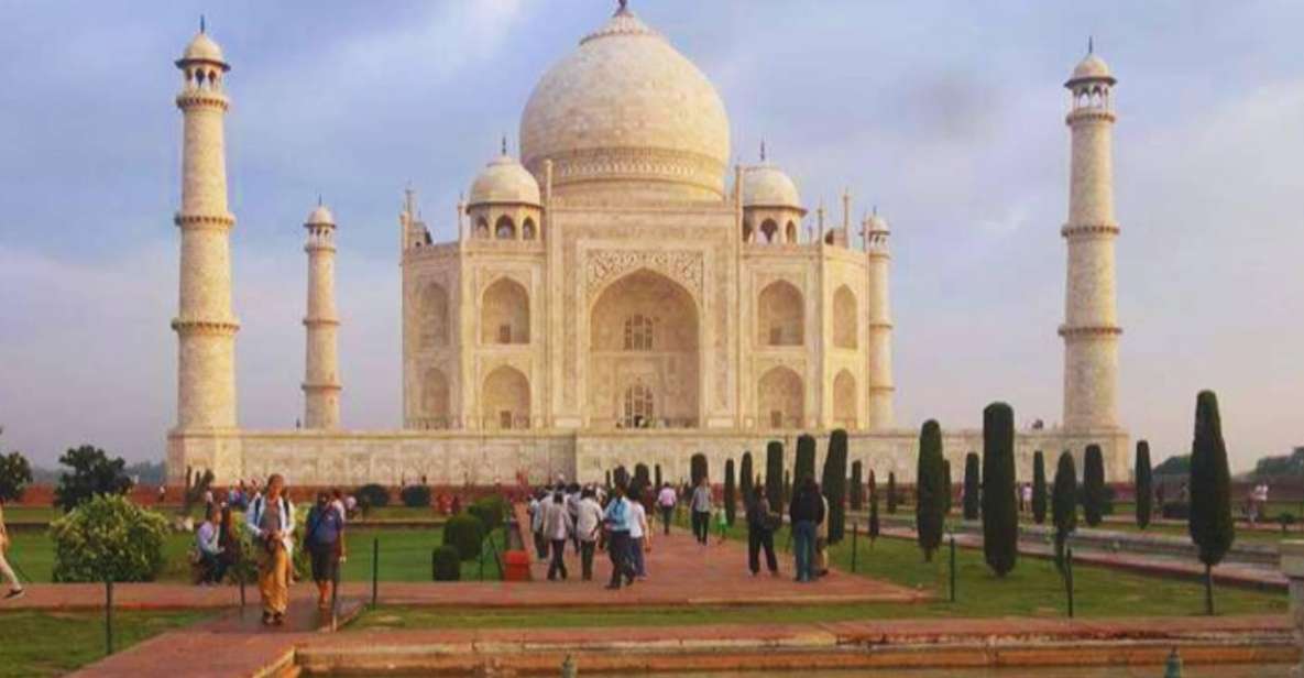 From Delhi: Taj Mahal, Agra Fort & Baby Taj Day Trip by Car